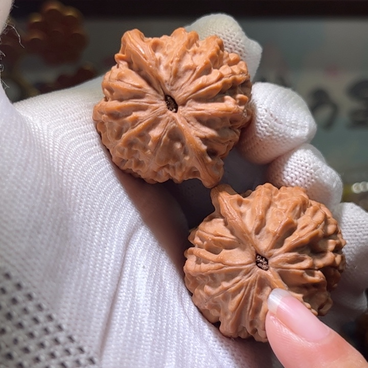 文玩核桃吊坠37金牛