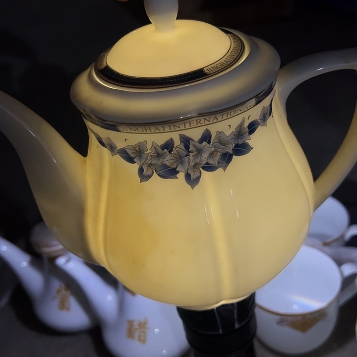 红叶高定茶壶一个