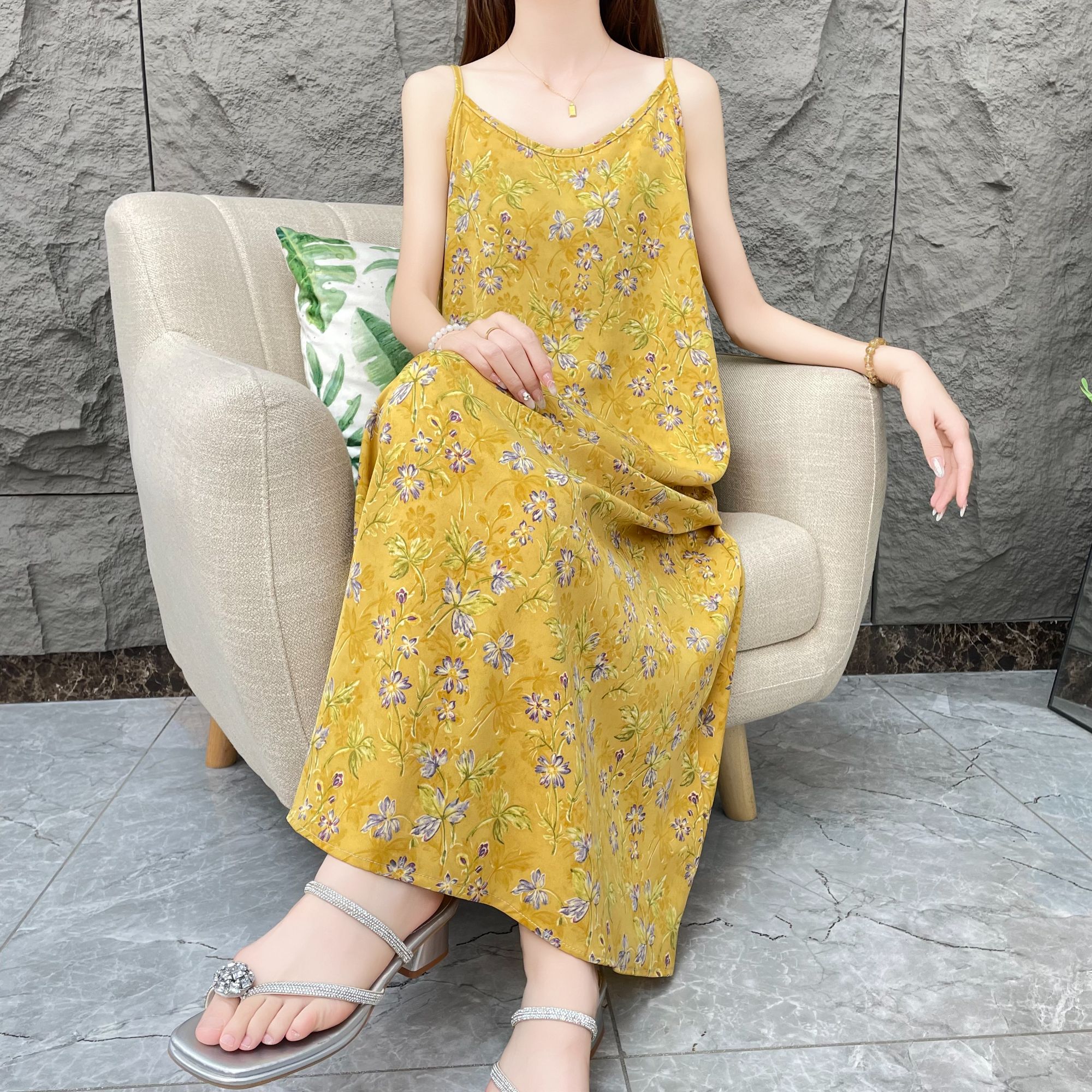 【春和景明】夏季碎花吊带裙女时尚宽松气质夏季法式无袖印花连衣裙