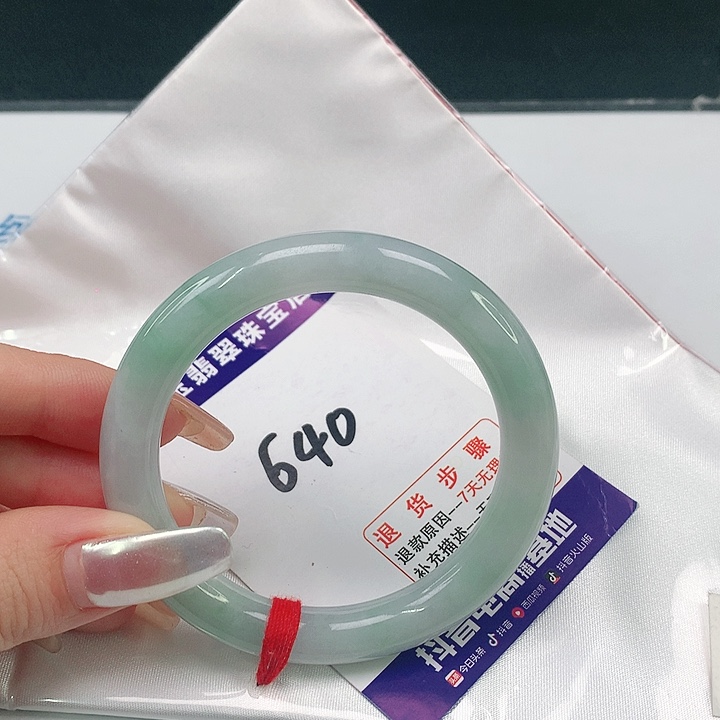 翡翠未镶嵌手镯（圆镯）M***.