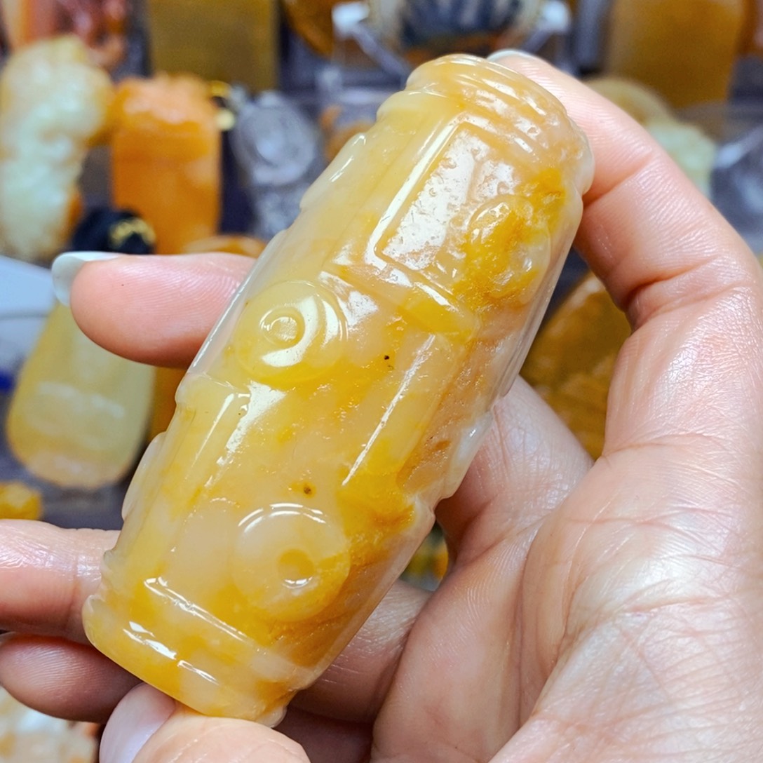 石英质玉（黄龙玉）未镶嵌颈饰