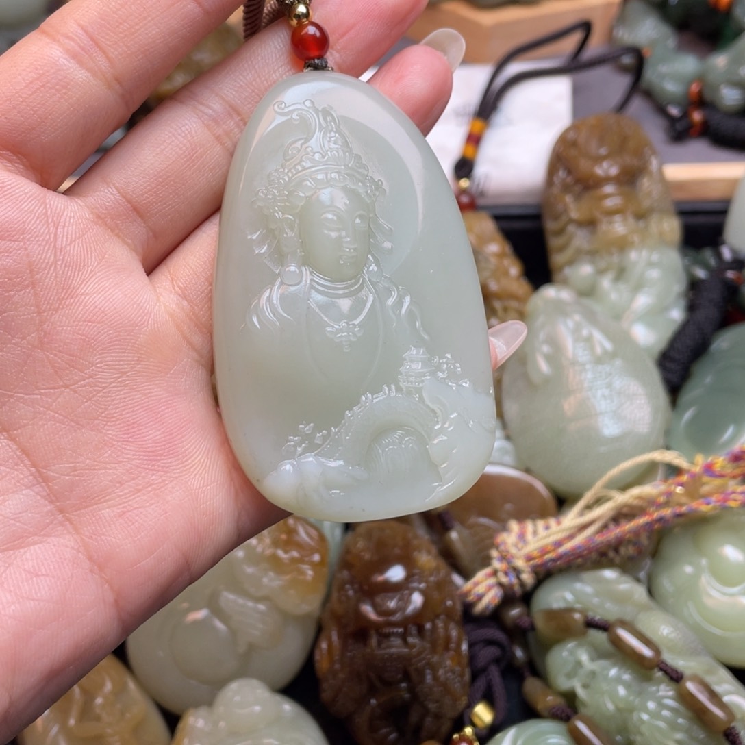 和田玉颈饰未镶嵌