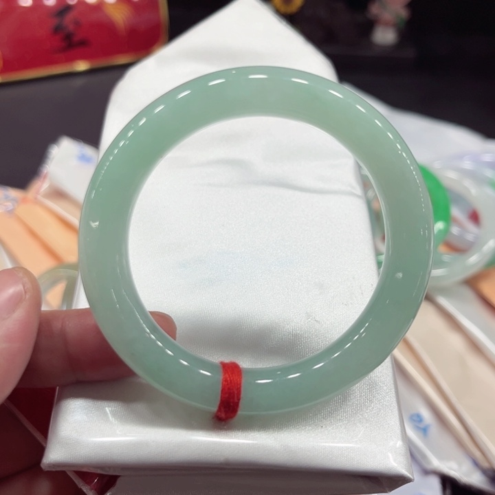 翡翠手镯未镶嵌52圆