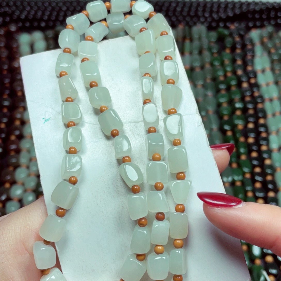 和田玉颈饰未镶嵌