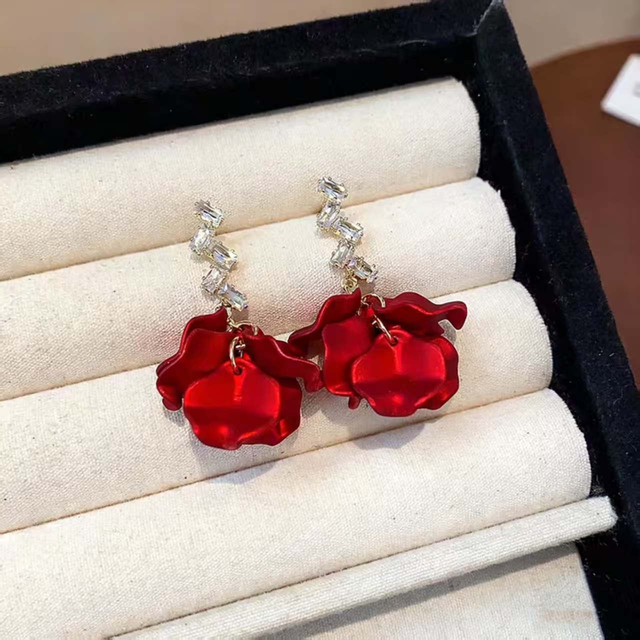 铜合金耳饰 新年喜庆女耳环素款轻奢日韩红色植物花卉复古宫廷