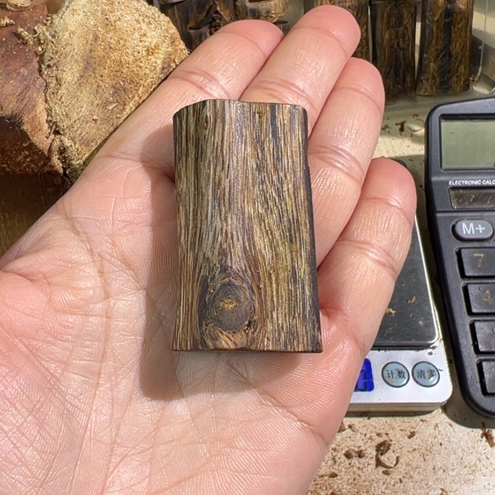 沉香吊坠棋楠沉香乌身吊坠11.8克