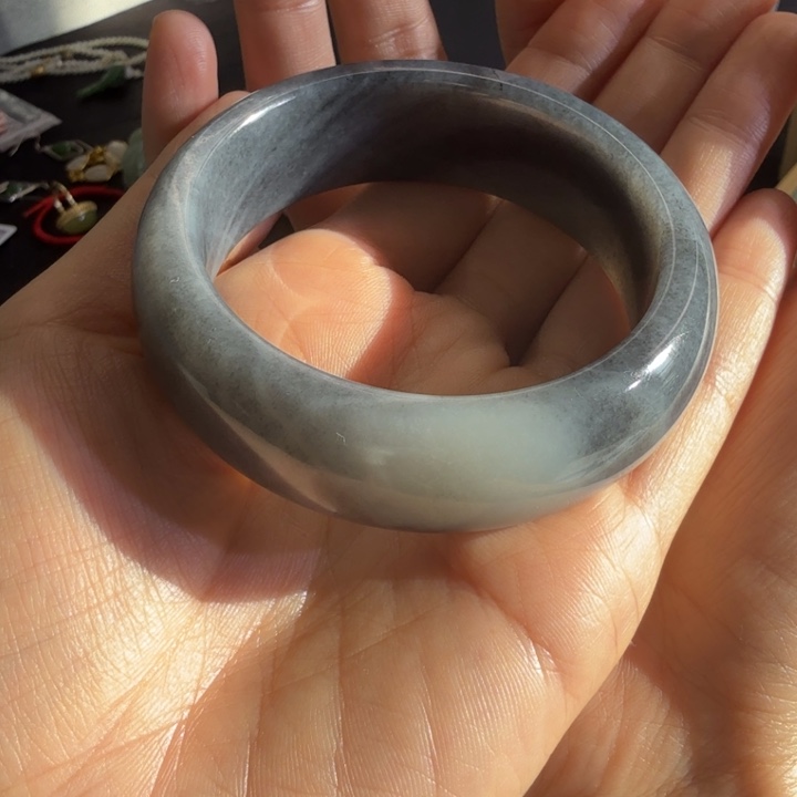 财***儿和田玉未镶嵌手镯