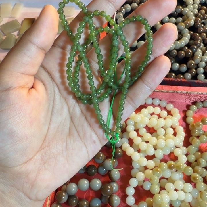 叶***子和田玉（糖玉）未镶嵌手链