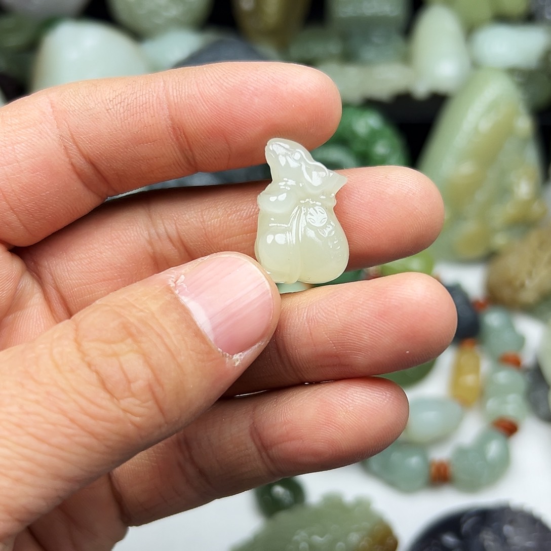 和田玉吊坠未镶嵌木*丽