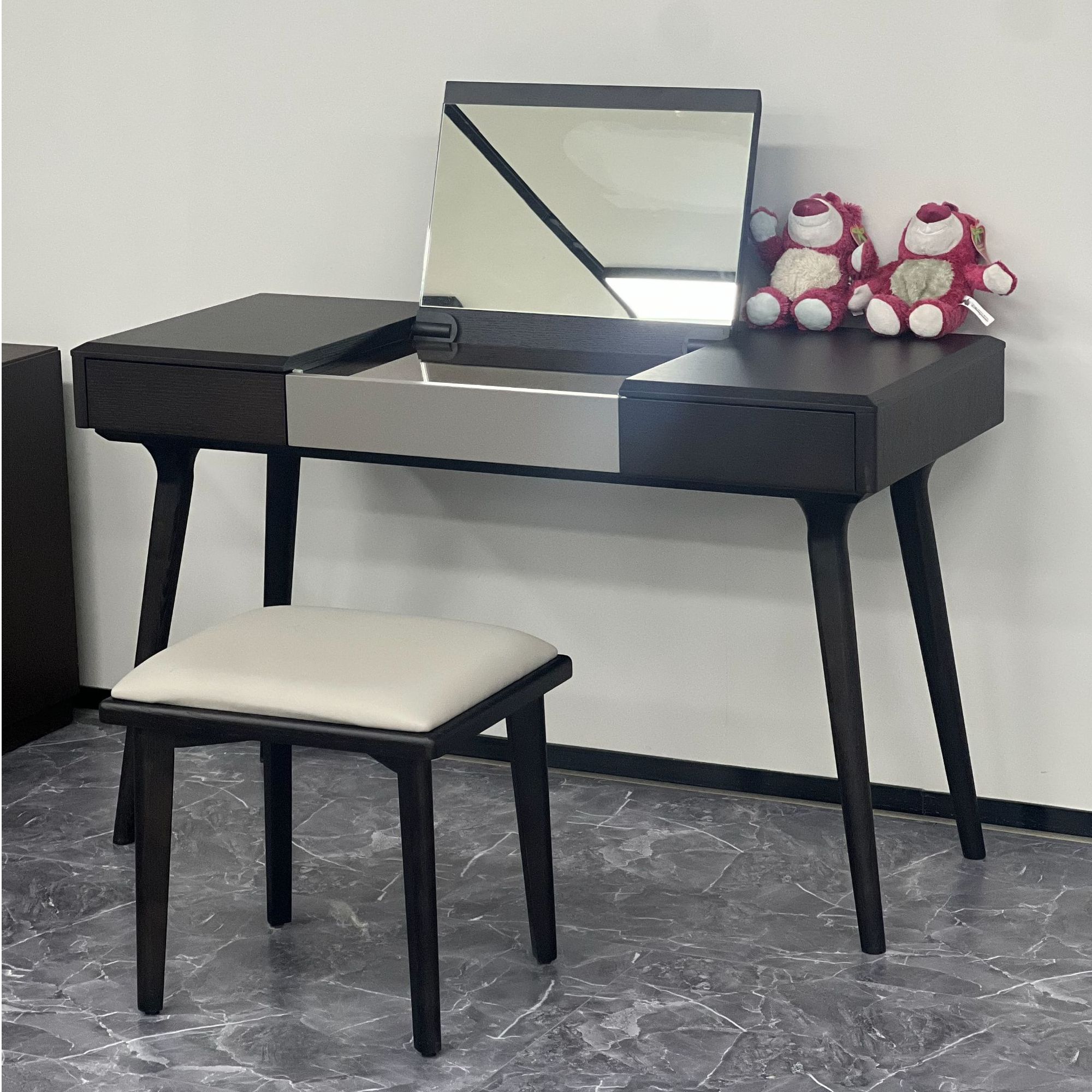 中小户型梳妆台大气简约梳妆台自带抽屉自带分区域首饰盒极简主义