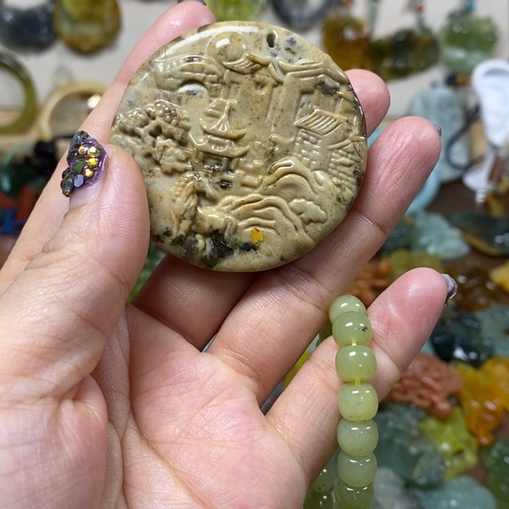 蛇纹石玉未镶嵌吊坠