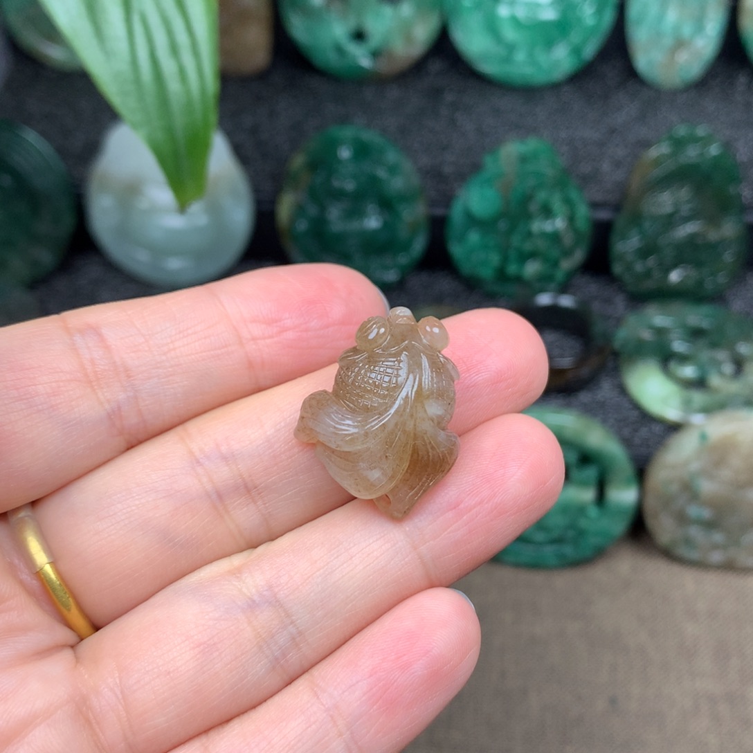 独山玉未镶嵌颈饰