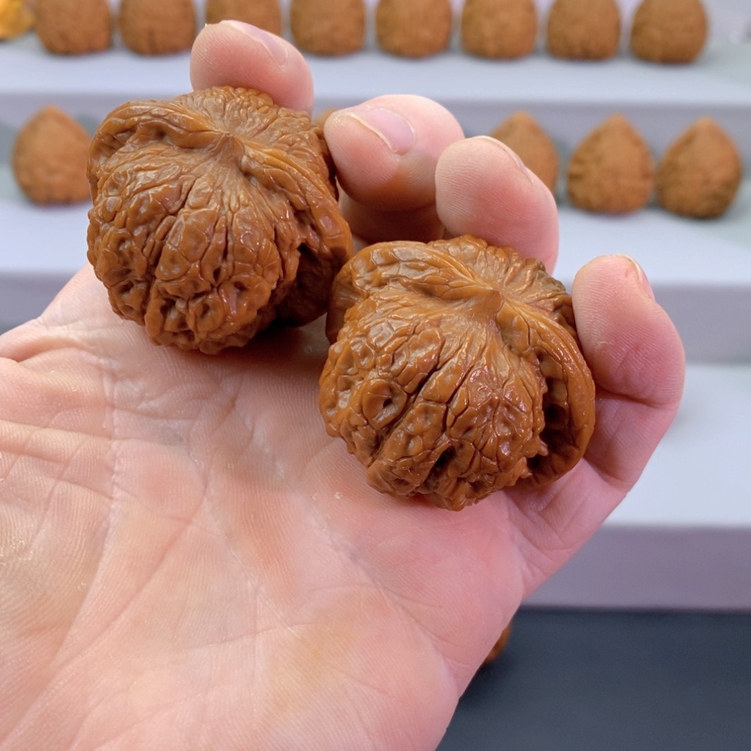 文玩核桃把件42全品血麒麟