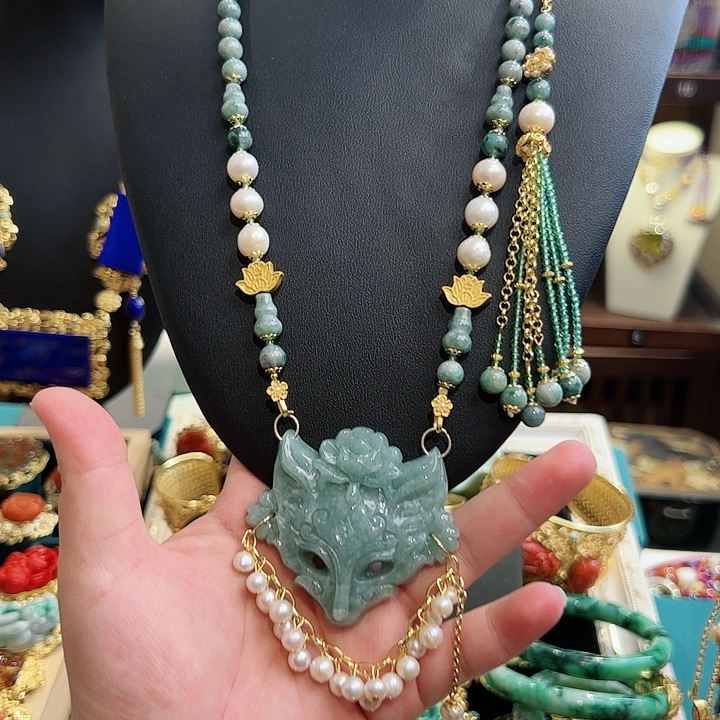 翡翠颈饰未镶嵌古风