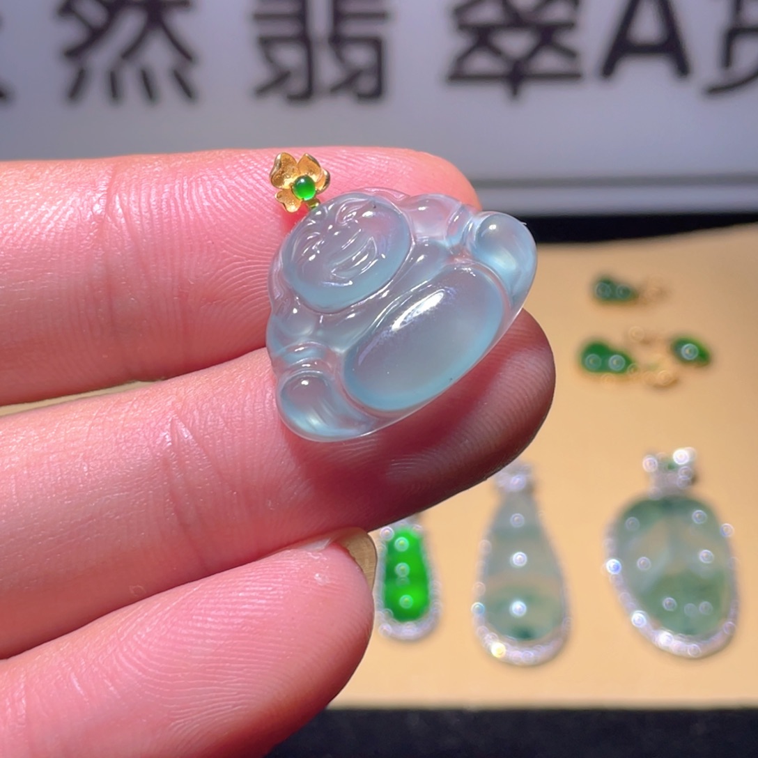 翡翠18K金镶嵌颈饰