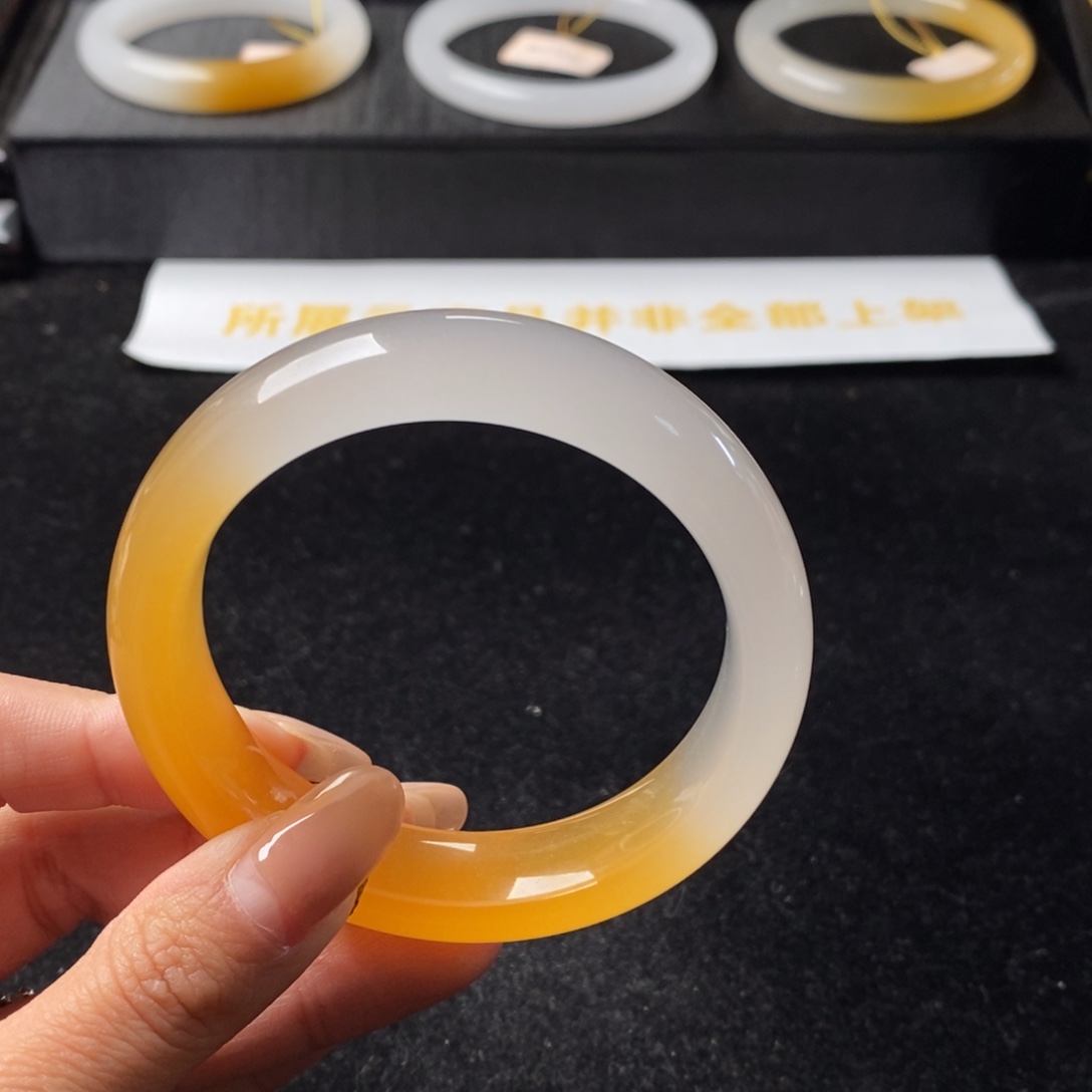 小***虫石英质玉（黄龙玉）未镶嵌手镯