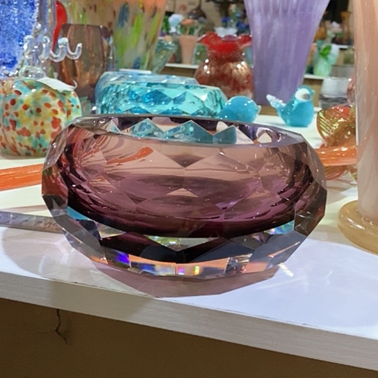 琉璃花瓶高8厘米宽18厘米