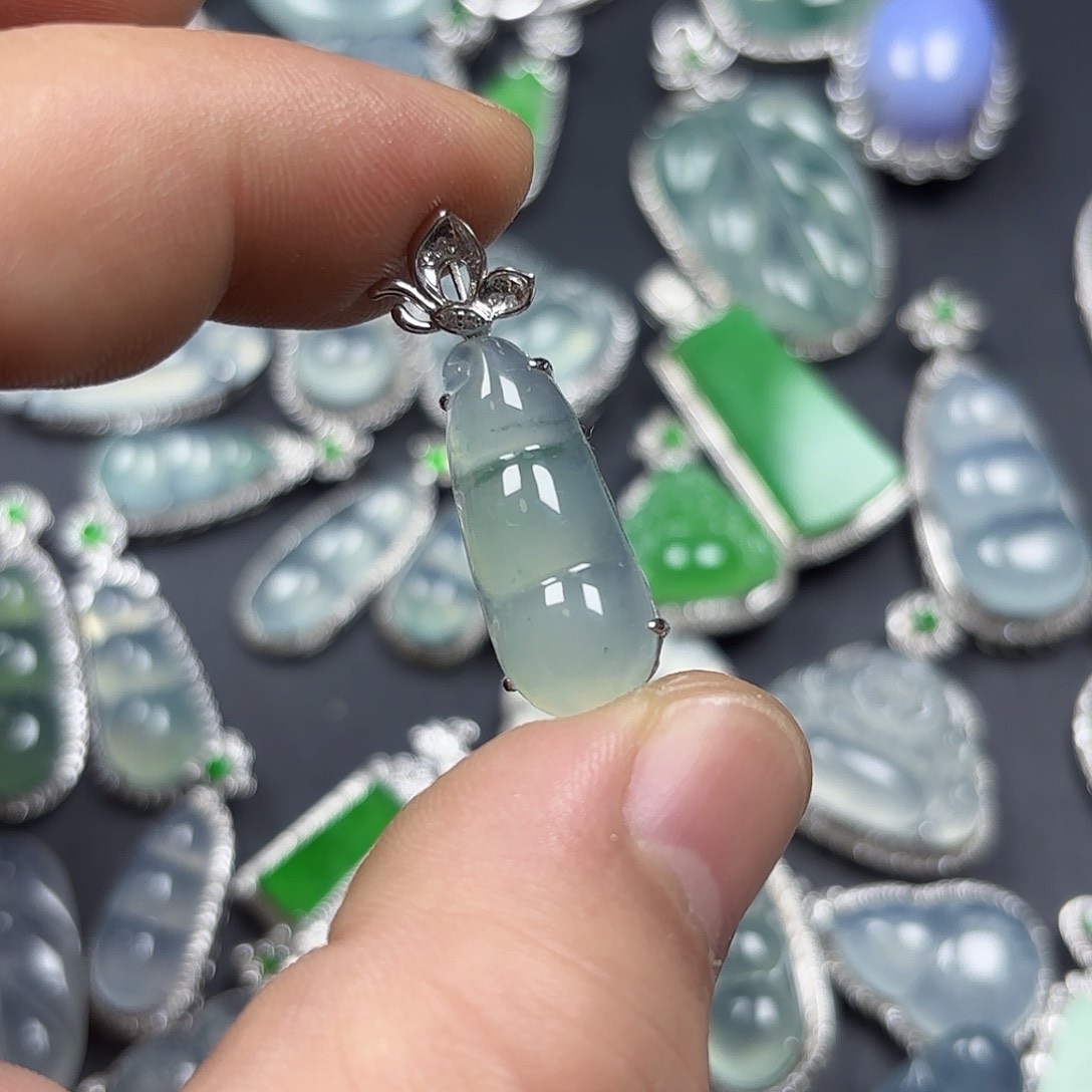 翡翠颈饰18K金镶嵌天然缅甸A货翡翠