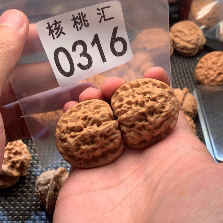 文玩核桃吊坠霸王