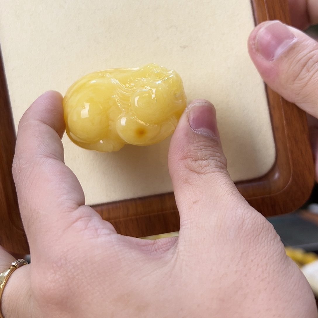 琥珀珠宝奇石未镶嵌