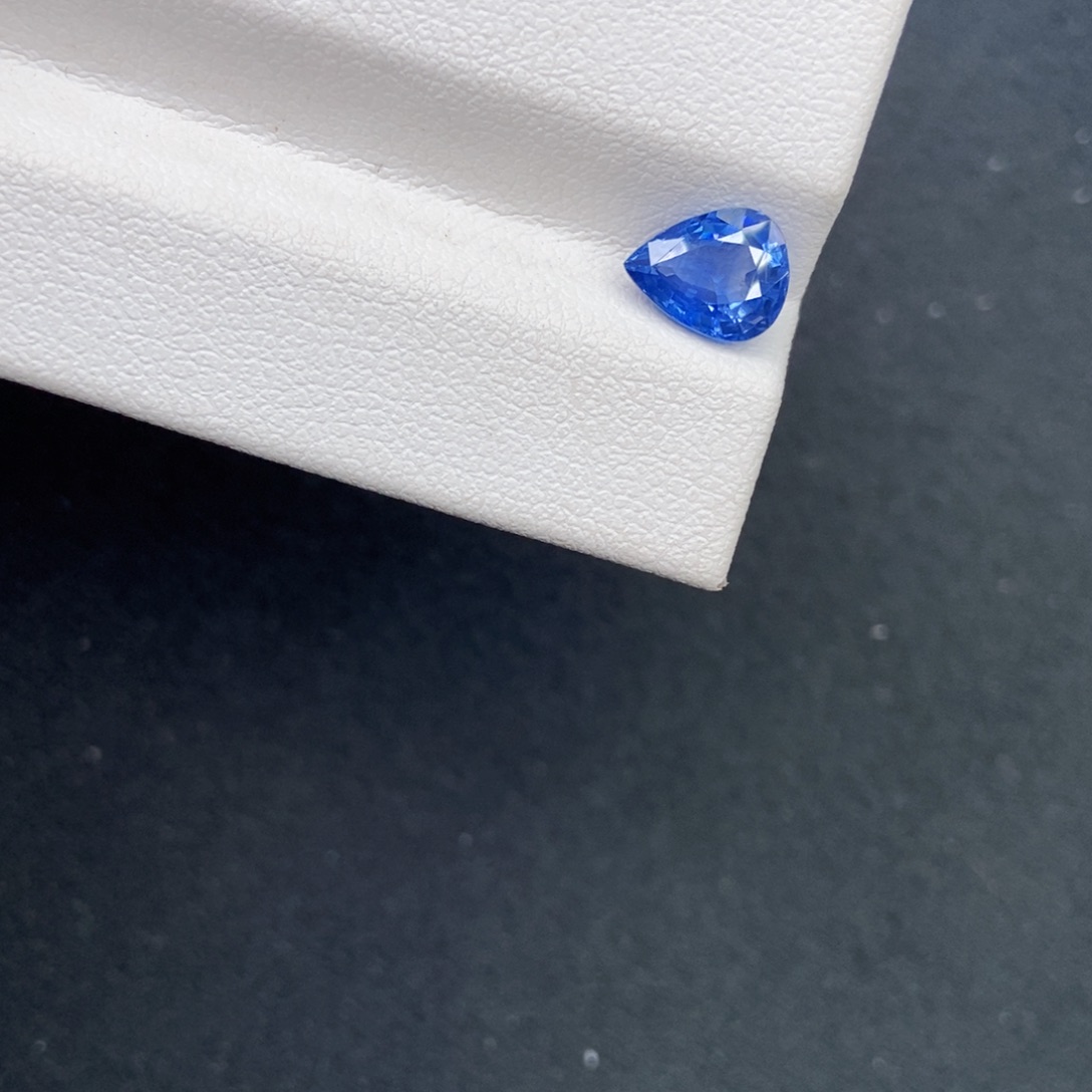 裸石蓝宝石1.47 ct矢车菊