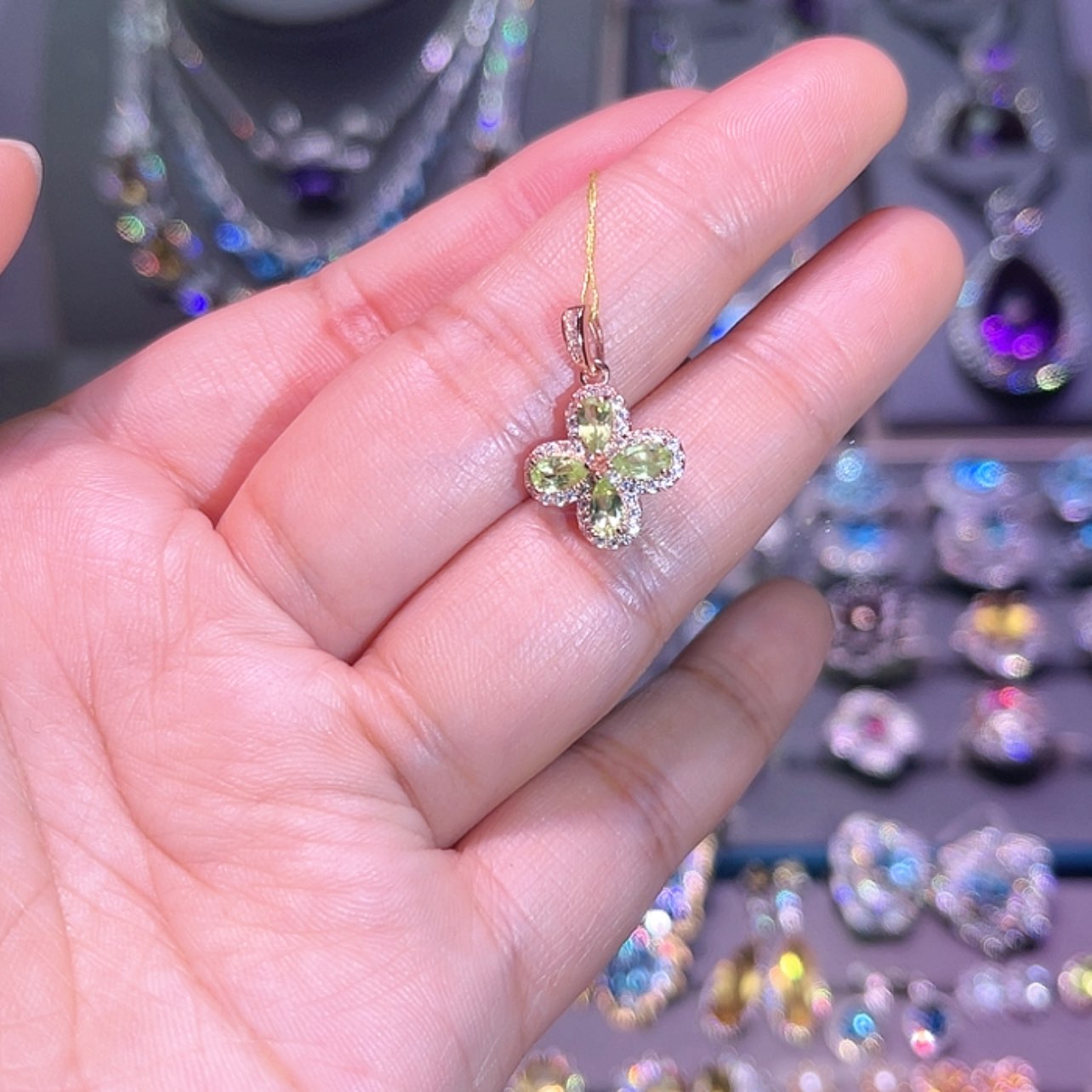 【闪购商品】橄榄石吊坠(赠链)银S925镶嵌