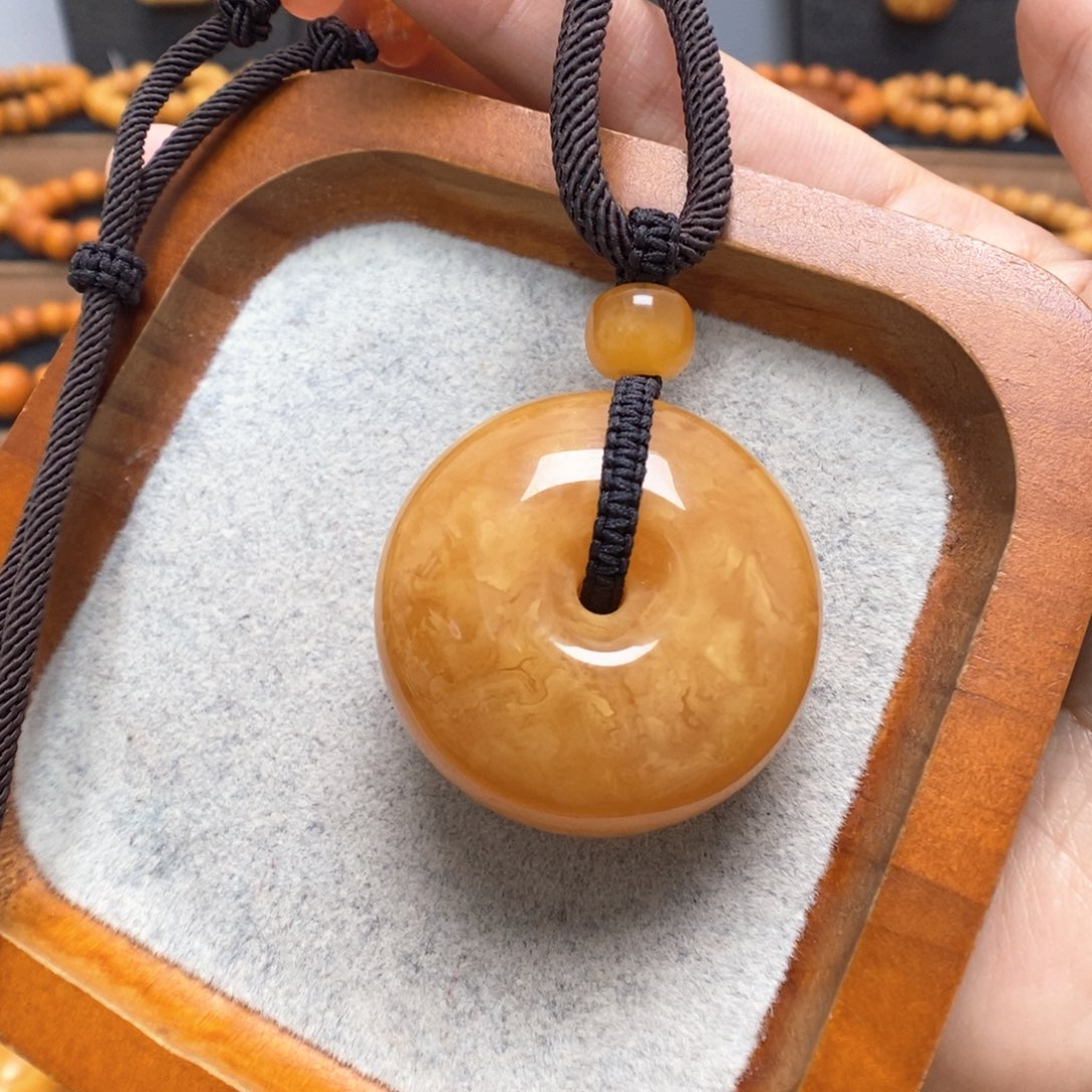 蜜蜡未镶嵌颈饰蜜蜡