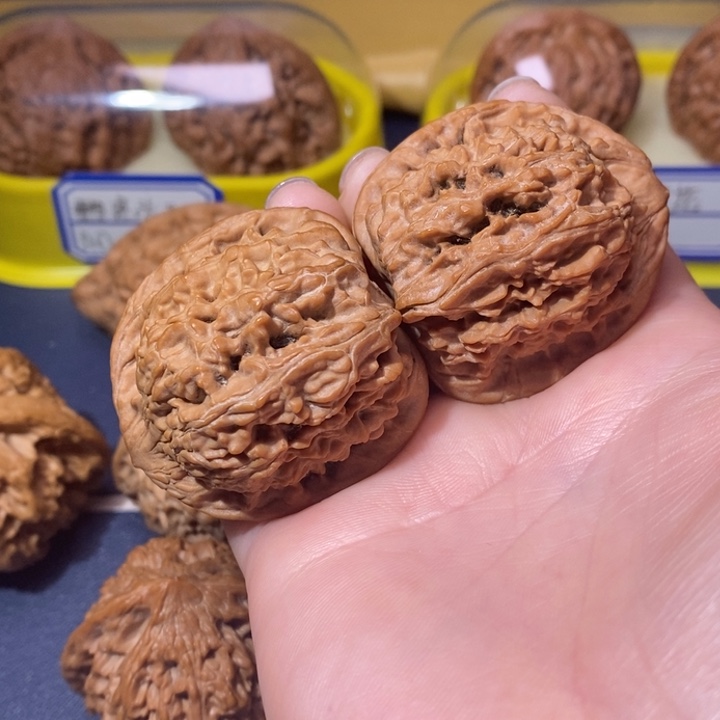 文玩核桃把件红狮子