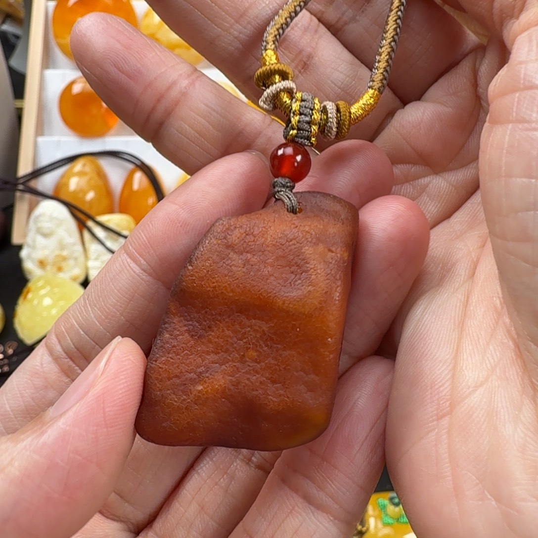 蜜蜡未镶嵌颈饰蜜蜡