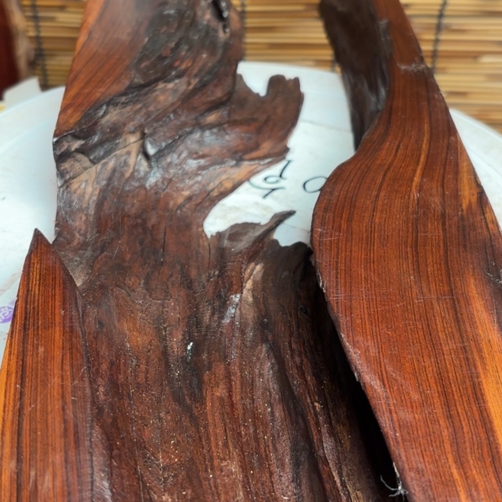 大叶紫檀（黑酸枝木类）