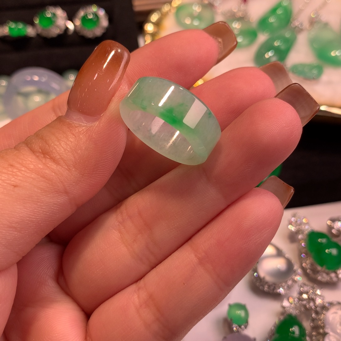 翡翠戒指未镶嵌戒圈