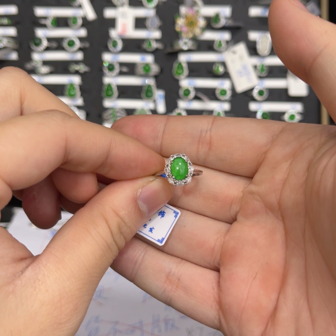 翡翠戒指银S925镶嵌翡翠戒指