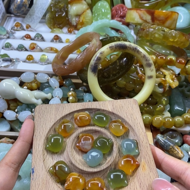 蛇纹石玉配件未镶嵌姜*