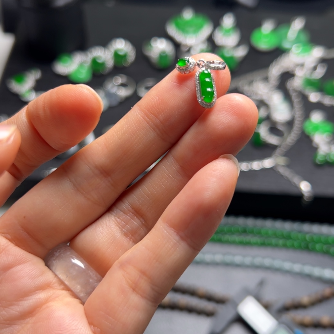 翡翠未镶嵌颈饰天然缅甸翡翠吊坠