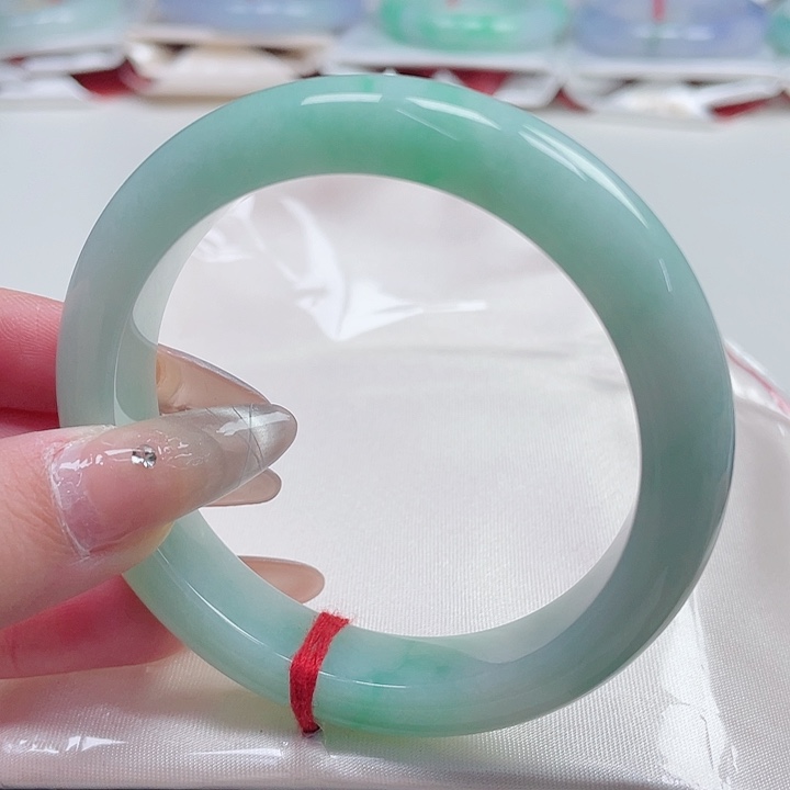 翡翠手镯未镶嵌缅甸