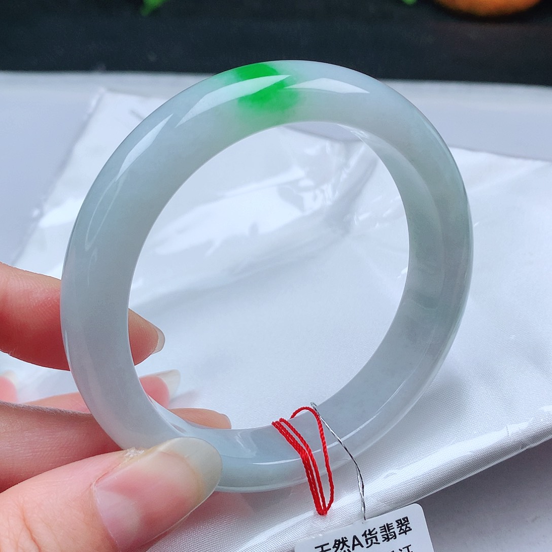 翡翠手镯未镶嵌58圈