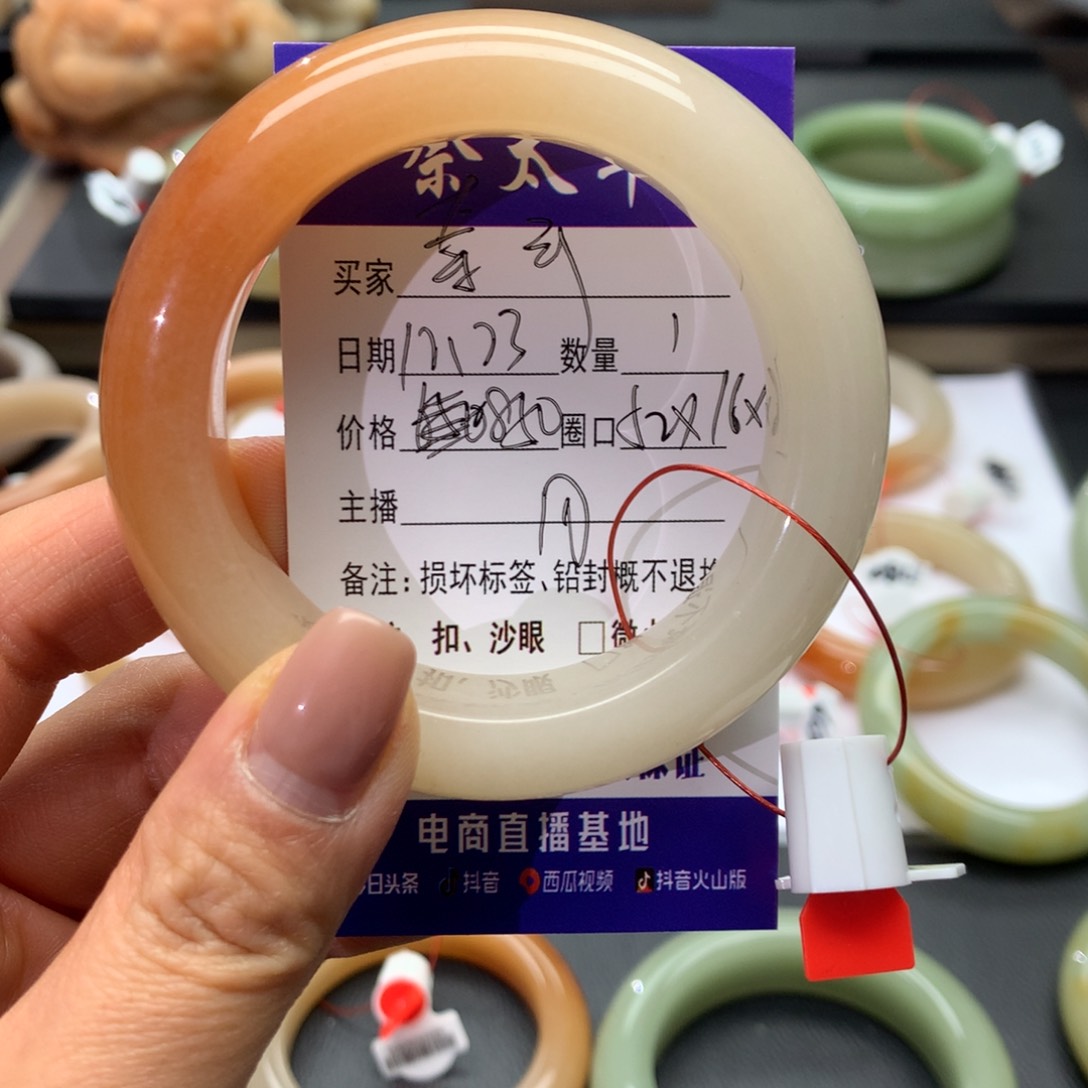 未镶嵌手镯石英质玉牵*