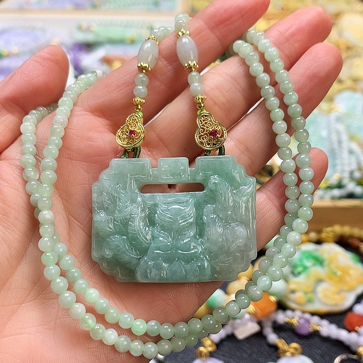 翡翠颈饰未镶嵌吊坠