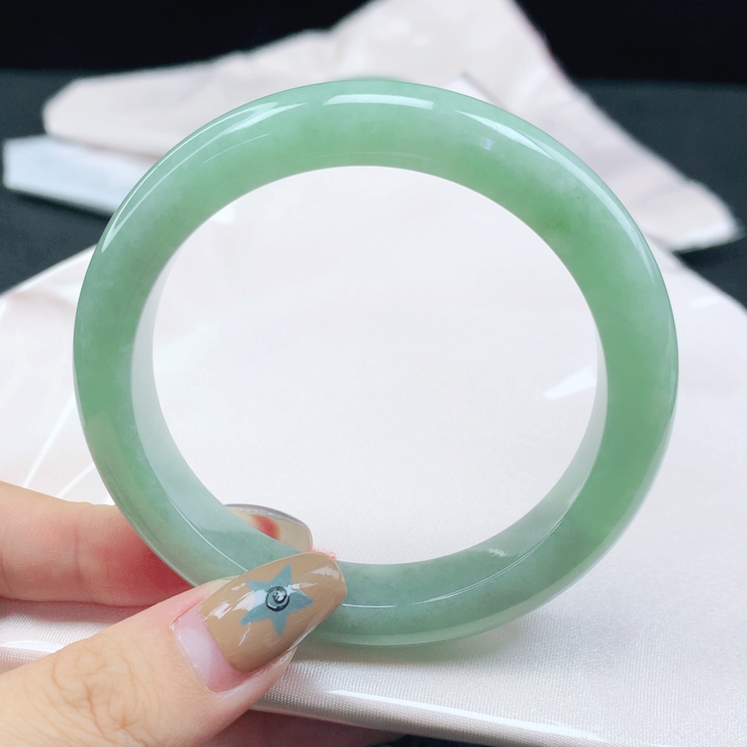 翡翠未镶嵌手镯缅甸58.4果绿正圈