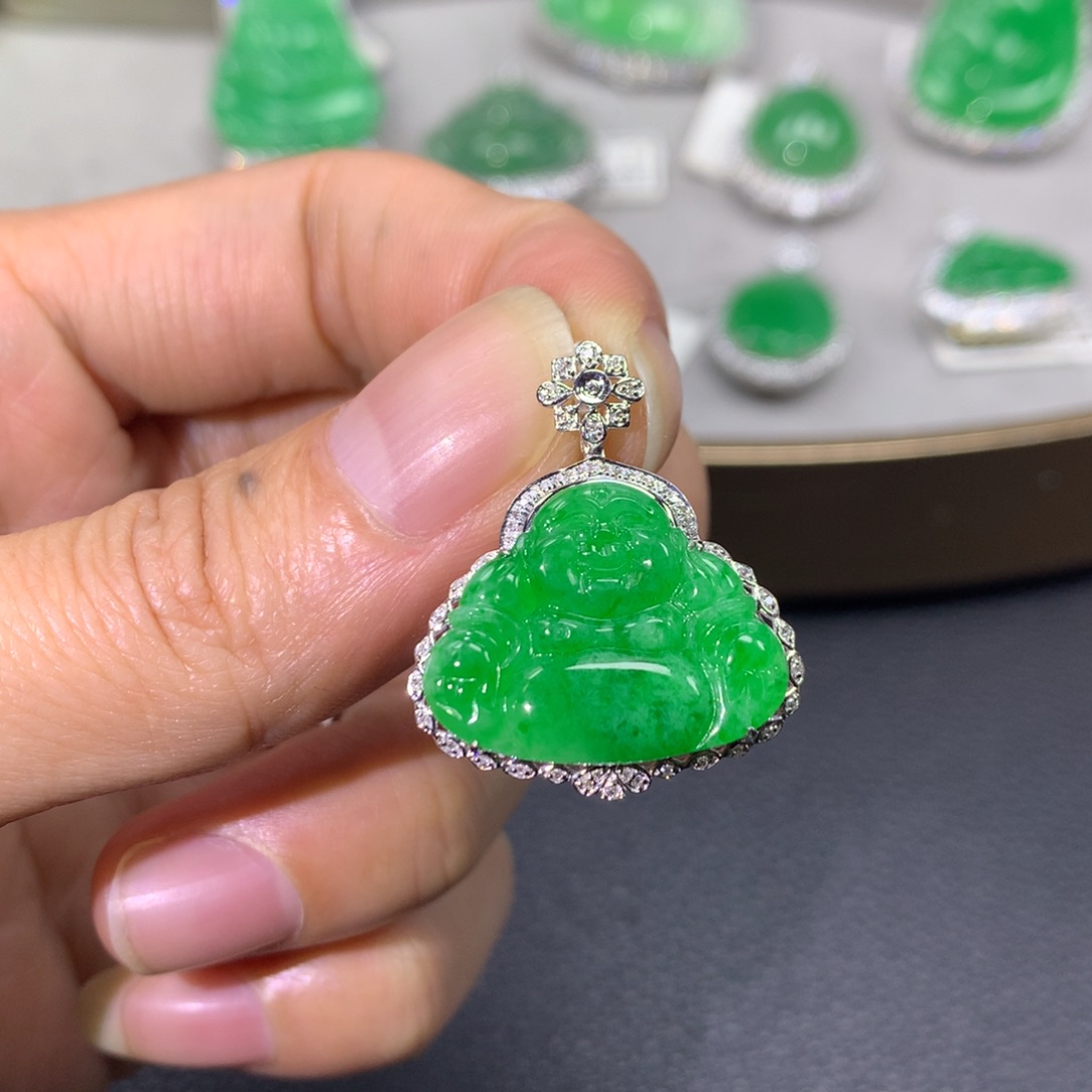 翡翠颈饰18K金镶嵌翡翠