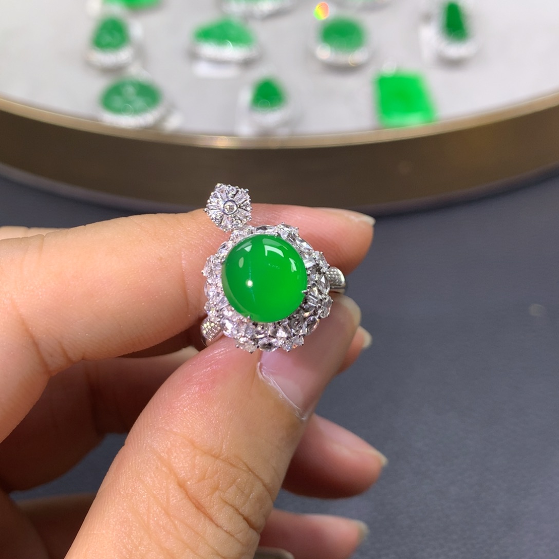 翡翠戒指18K金镶嵌翡翠