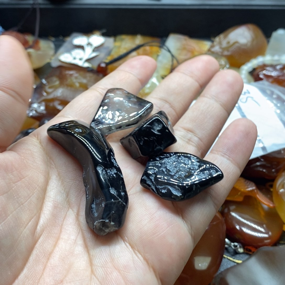 玛瑙/玉髓颈饰未镶嵌