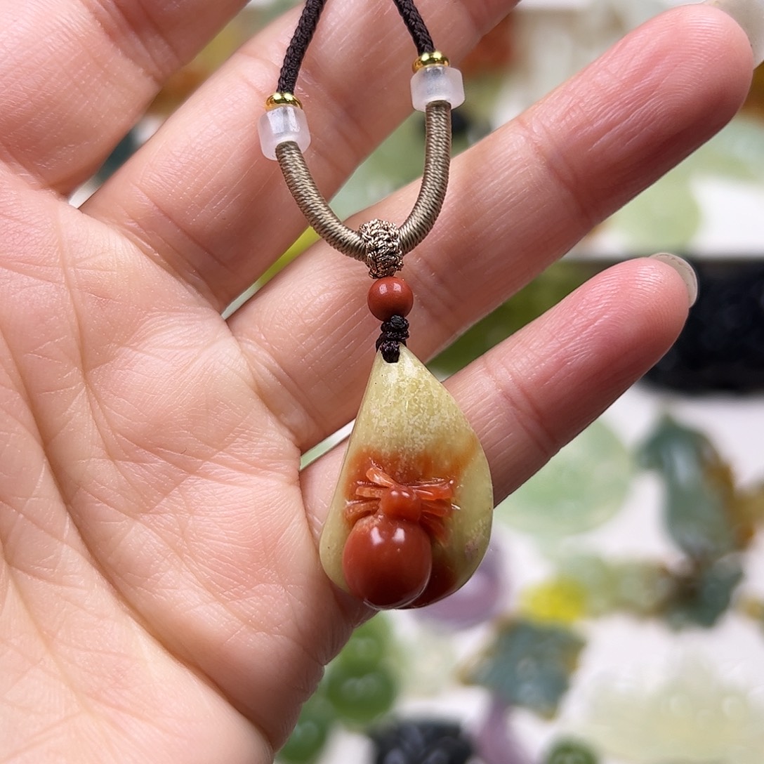 蛇纹石玉未镶嵌颈饰