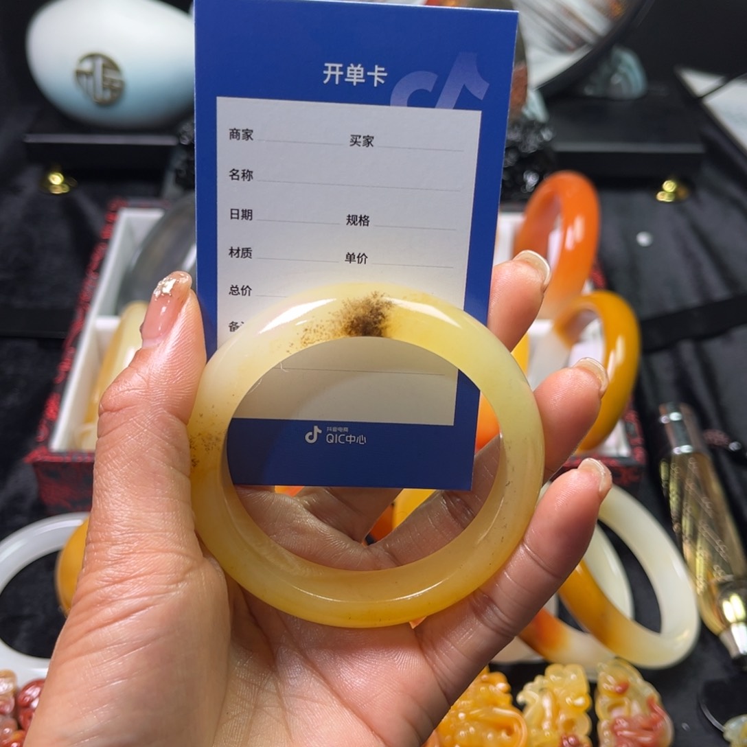 石英质玉（黄龙玉）手镯未镶嵌倾****）