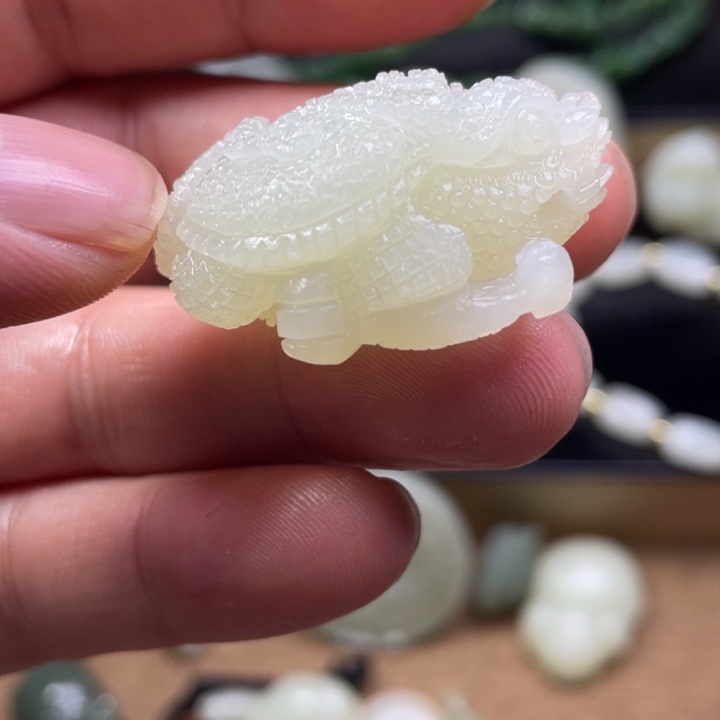和田玉（糖玉）未镶嵌颈饰