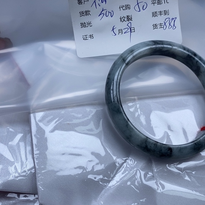 翡翠手镯未镶嵌偶*天然翡翠