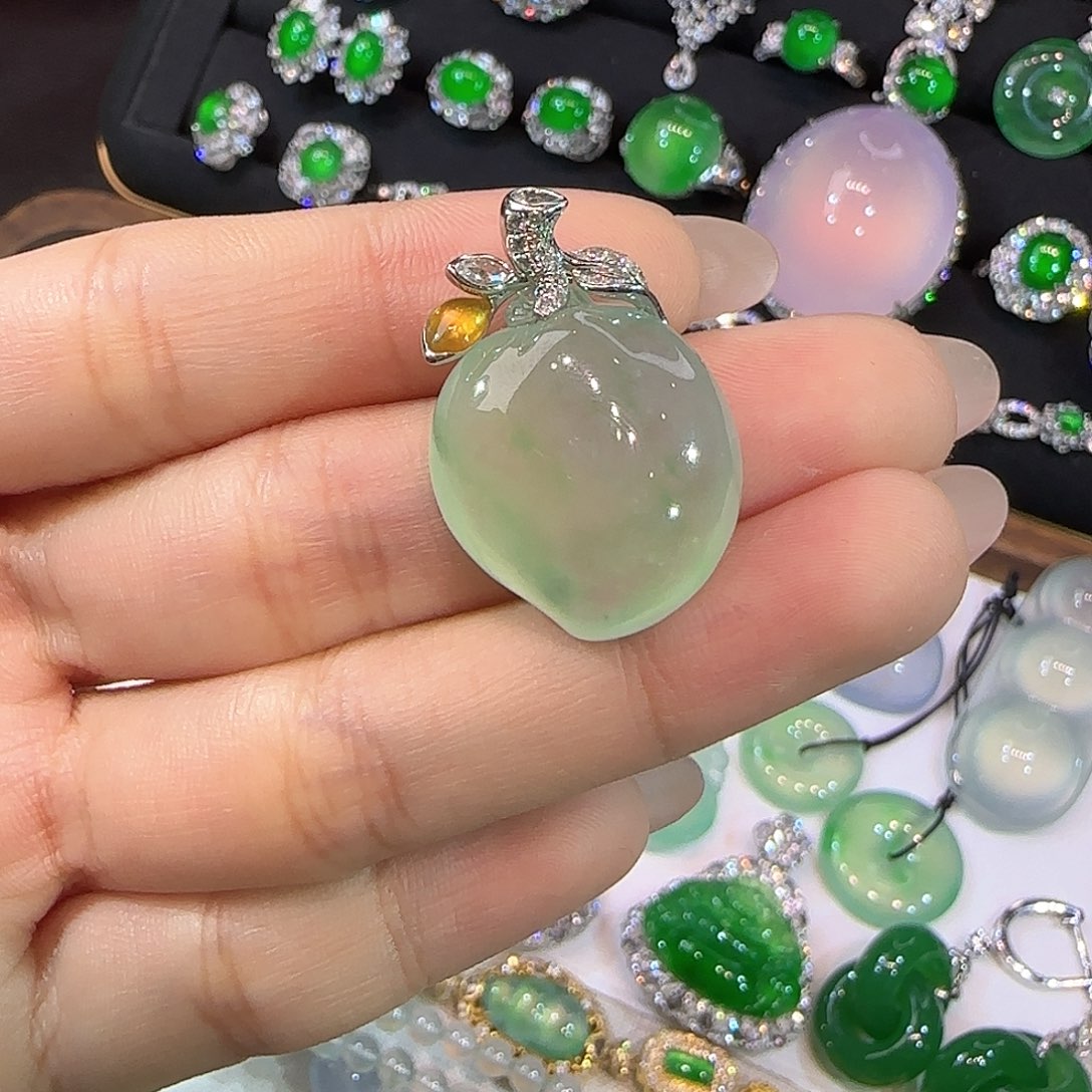 翡翠18K金镶嵌戒指