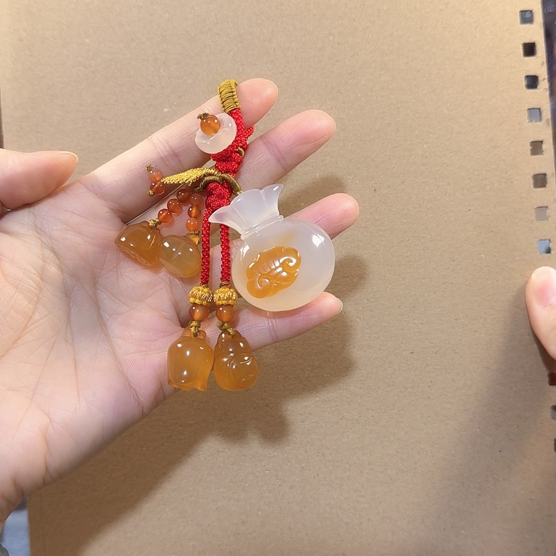 玛瑙/玉髓钥匙挂件未镶嵌大***?