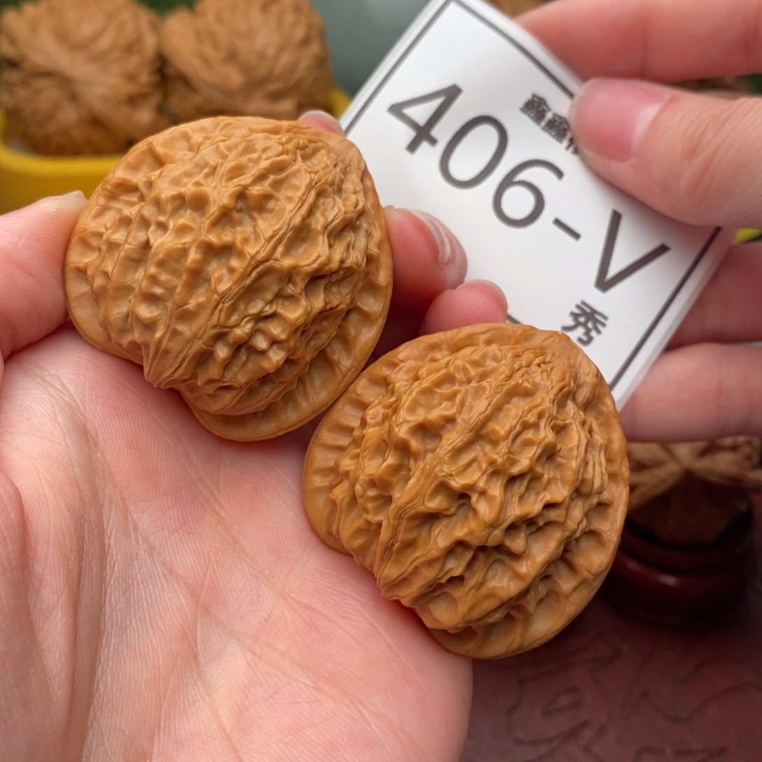 文玩核桃把件东*金牛40