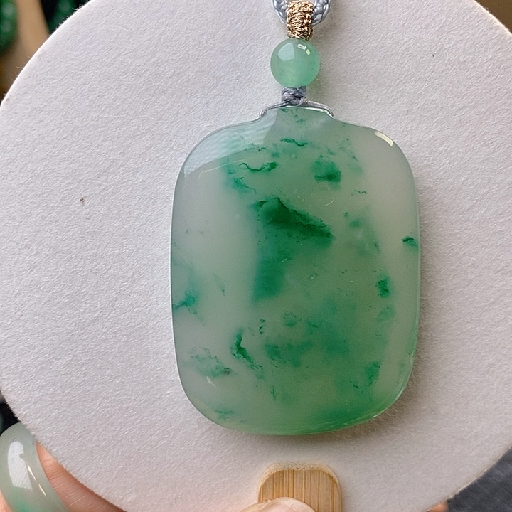 石英质玉挂件未镶嵌龍****朤